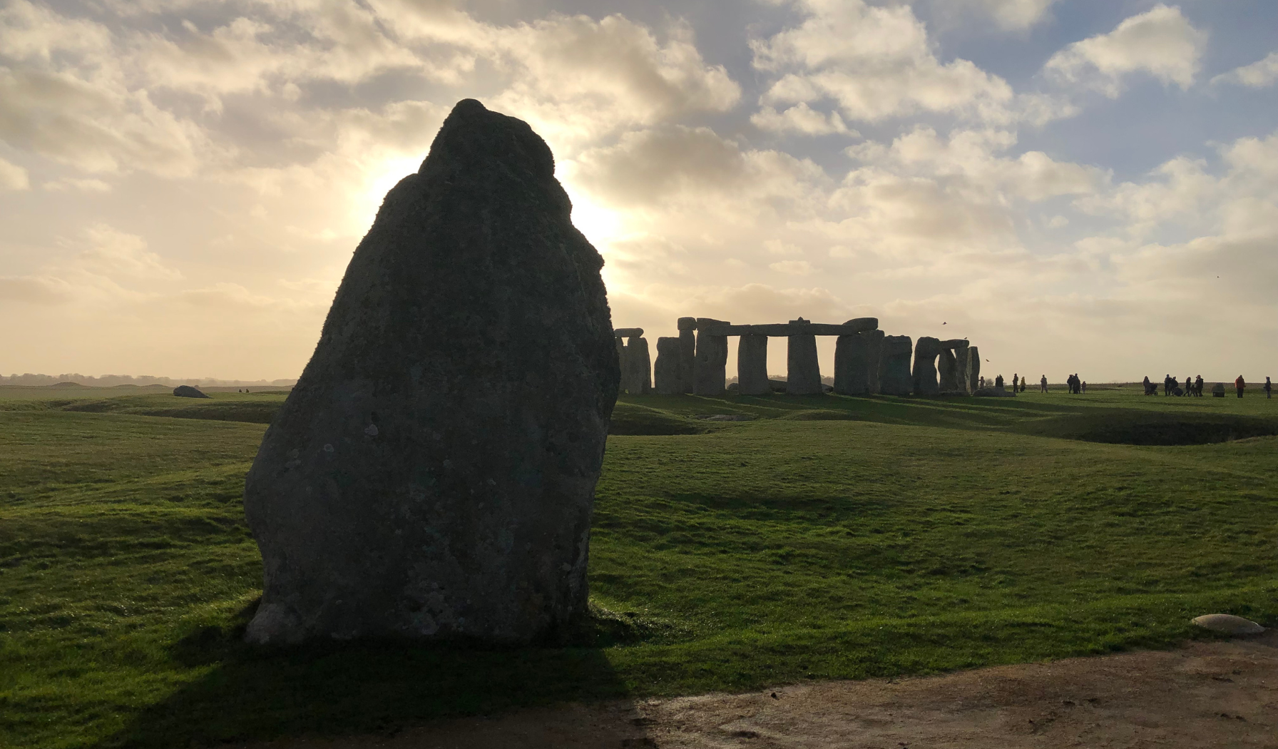 Is Stonehenge wheelchair accessible? Image of stonehenge in the distance.