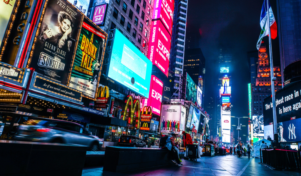 Wheelchair-friendly NYC Itinerary - Times Square at night! 