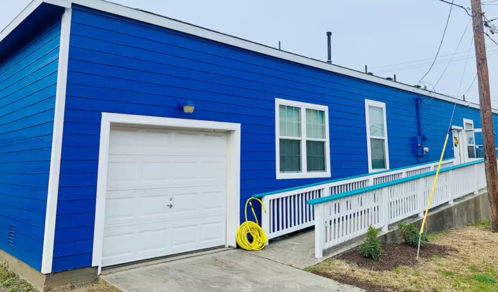 Wheelchair accessible beach house in Galveston with step-free ramp and garage.