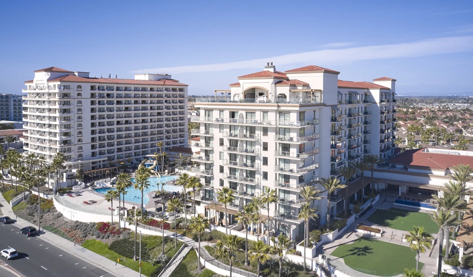 Aerial view of a large accessible beachside hotel resort in Los Angeles with outdoor pool, palm trees and spacious grounds – accessible guide to LA